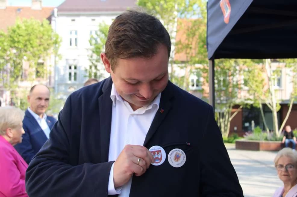 Wielkie święto na rynku - jarociński samorząd obchodzi 35. urodziny. Zobacz, kto był, a kogo zabrakło [ZDJĘCIA]