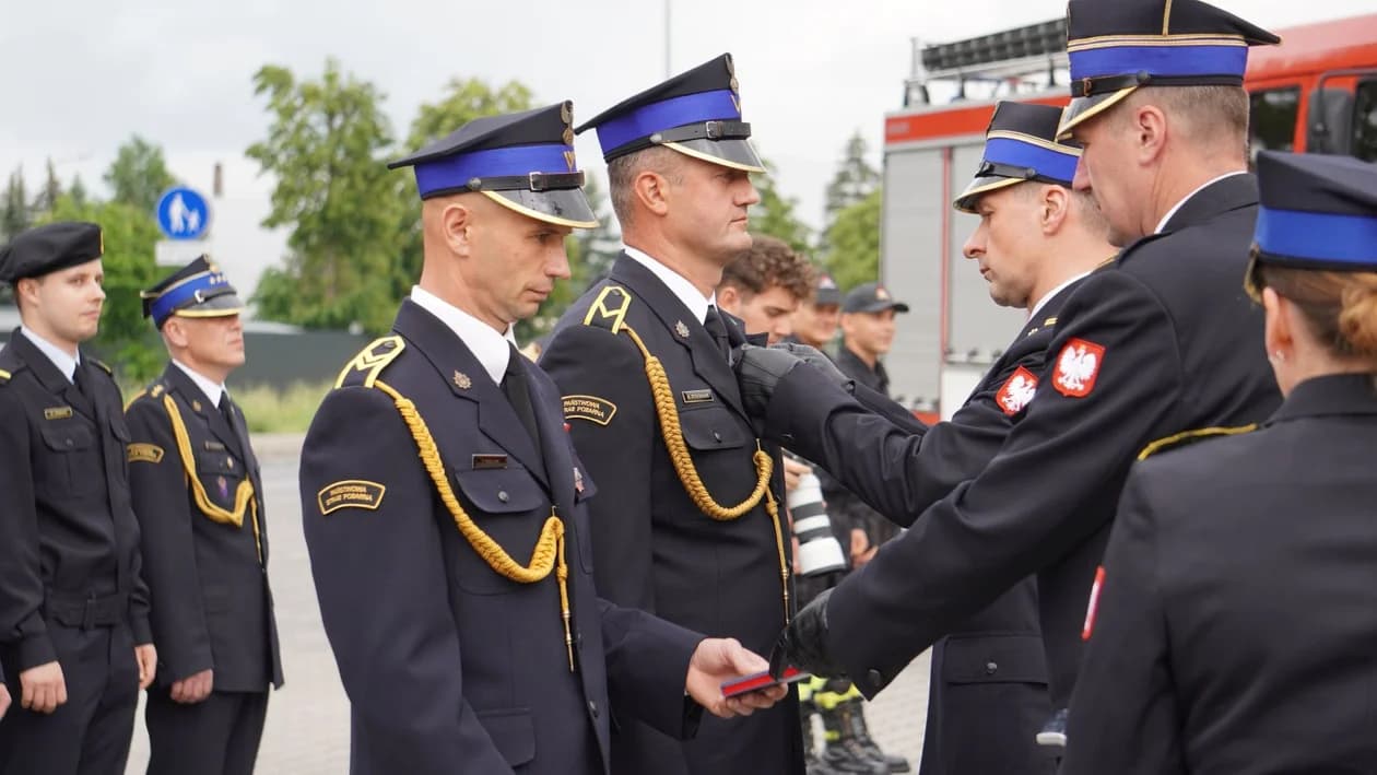 Powiatowy Dzień Strażaka w Jarocinie. Były awanse i życzenia podwyżek wynagrodzeń
