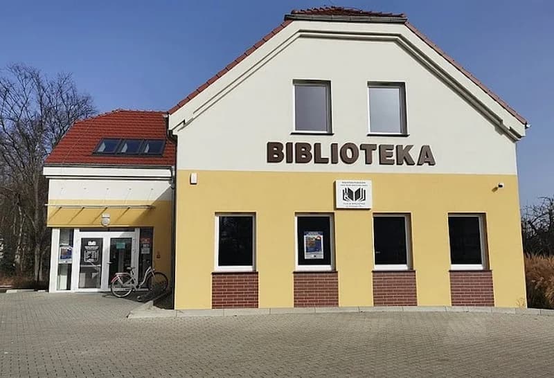 Budowa filii Biblioteki Publicznej Gminy Nowe Miasto nad Wartą w Boguszynie Zakres prac obejmował budowę sali bibliotecznej z pomieszczeniami socjalnymi oraz salę spotkań. • koszt inwestycji: 1.011.054 zł Projekt zrealizowano ze środków własnych gminy.