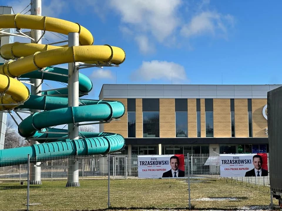 Na banery na opłotowaniu spółki Jarocin Sport jest zgoda zarządu spółki — zdjęcie 4 z 9