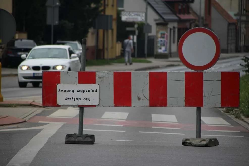 Fragment ulicy Wojska Polskiego w Jarocinie zamknięty. Jak długo potrwają utrudnienia?