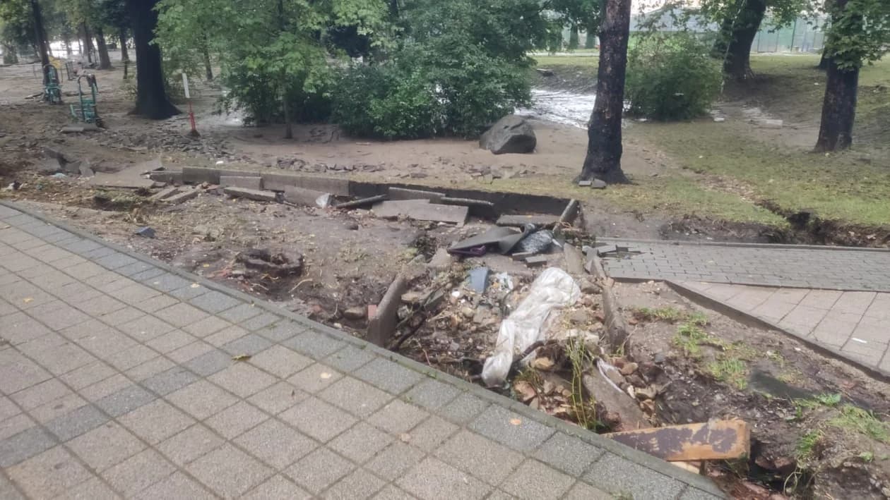 Jarocińscy strażacy walczą ze skutkami powodzi na południu Polski