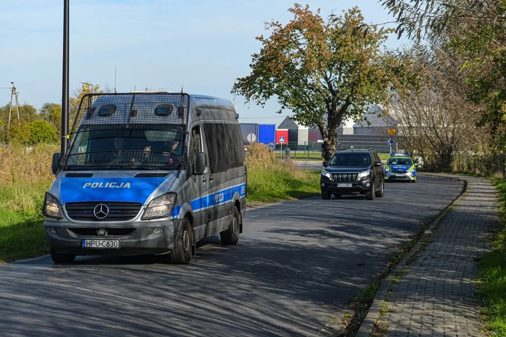 Katastrofa samolotu, uzbrojeni przestępcy i działania antyterrorystów - duże ćwiczenia policji i służb ratowniczych [ZDJĘCIA I FILM]