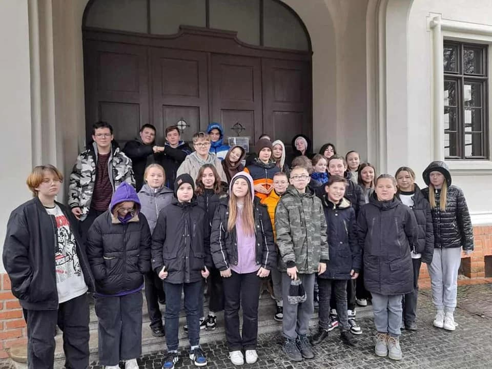 Uczniowie jarocińskiej "Dwójki" wybrali się w kosmos i poznali historię szkoły