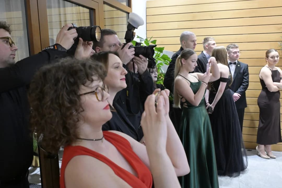 Na tradycyjnej studniówce bawili się uczniowie Zespołu Szkół Ponadpodstawowych nr 1 w Jarocinie