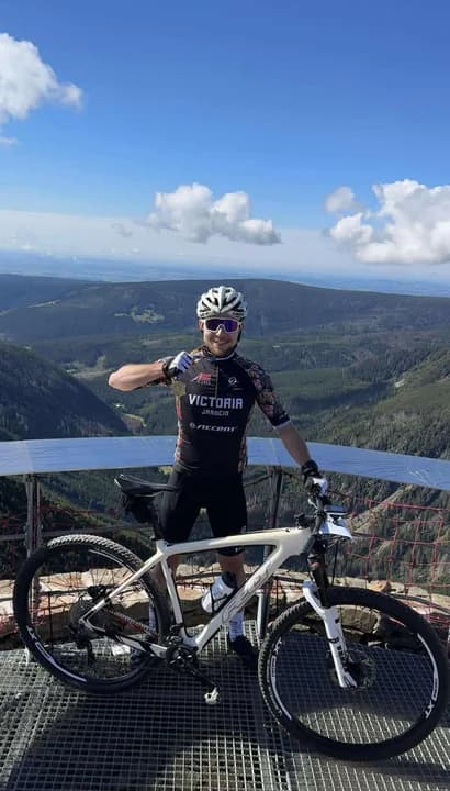 Jarociniacy wjechali rowerami na Śnieżkę — zdjęcie 1 z 4