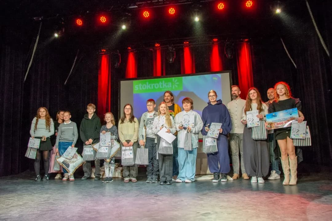 Wielkie emocje w JOK-u. Za nami III Gminny Festiwal Piosenki Angielskiej — zdjęcie 5 z 95