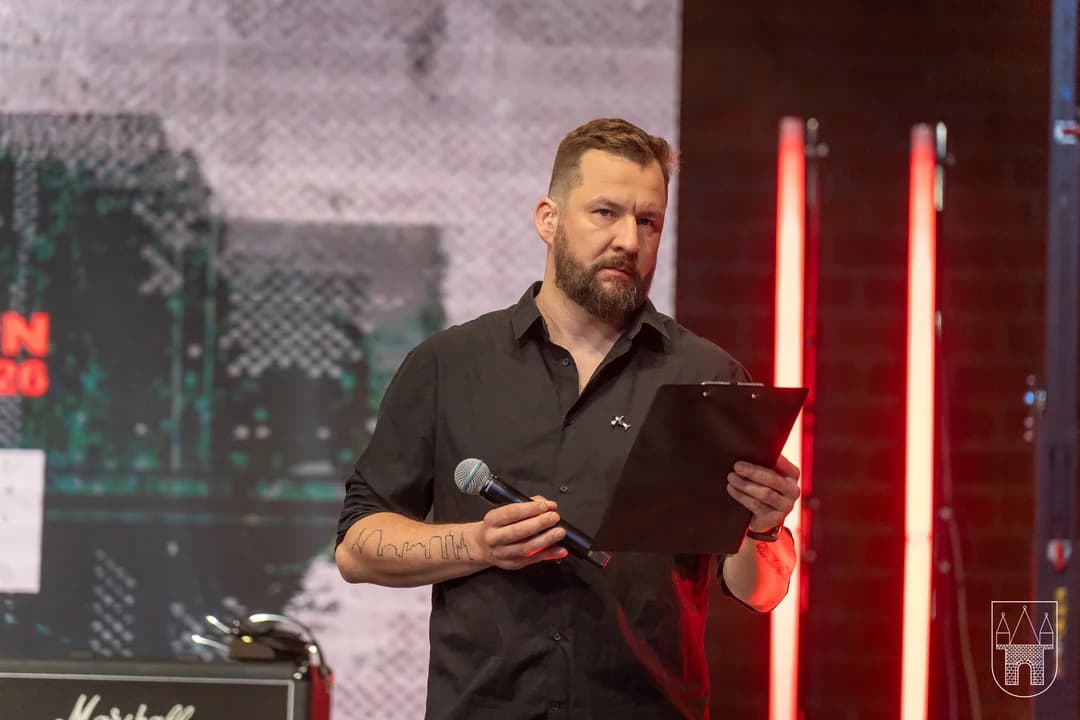 W ramach tegorocznej edycji rytmów, za pośrednictwem uruchomionej na potrzeby konkursu strony internetowej, zgłosiło 481 zespołów. Takiego zainteresowania jarocińskim formatem nie było od lat. Na zdjęciu Edgar Hein - konferensjer Jarocin Festiwal.