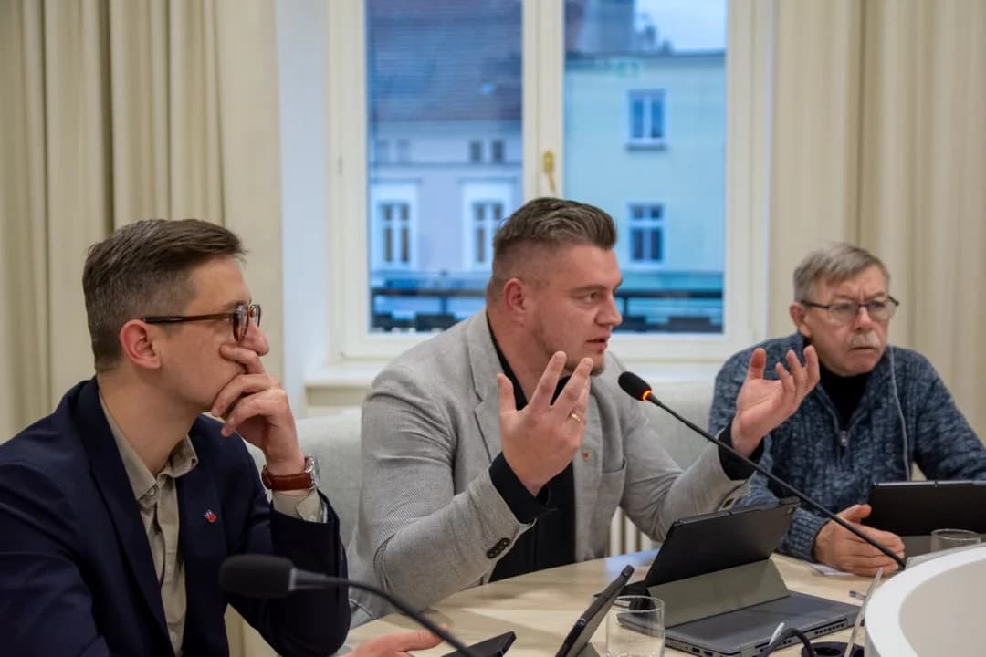 Jarocińscy radni podnieśli wynagrodzenie burmistrza. Ile będzie teraz zarabiała Urszula Wyremblewska-Korzyniewska? [ZDJĘCIA SONDA]