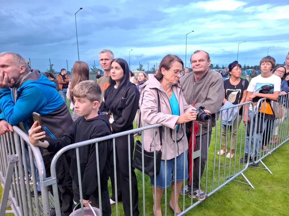 Deszcz przerwał muzyczne zakończenie lata w Jarocinie. Odwołano koncert Natalii Kukulskiej — zdjęcie 6 z 28
