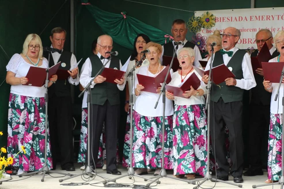IX Biesiada Seniorów w Strzyżewie. "Choć jestem seniorem, to żyję z humorem" — zdjęcie 5 z 178