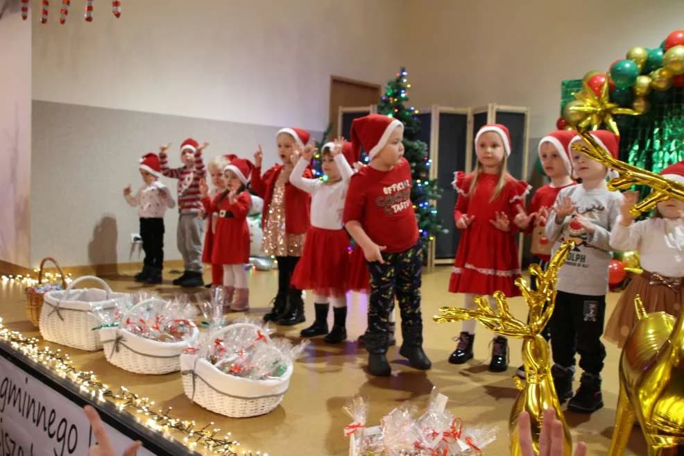 Konkurs na najpiękniejszą kartkę bożonarodzeniową rozstrzygnięty. Przedszkolaki odebrały nagrody [ZDJĘCIA] — zdjęcie 4 z 47