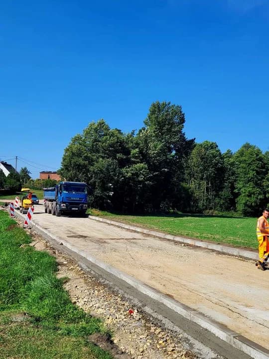 Zakończyła się przebudowa drogi powiatowej Żerków - Bieździadów [ZDJĘCIA]