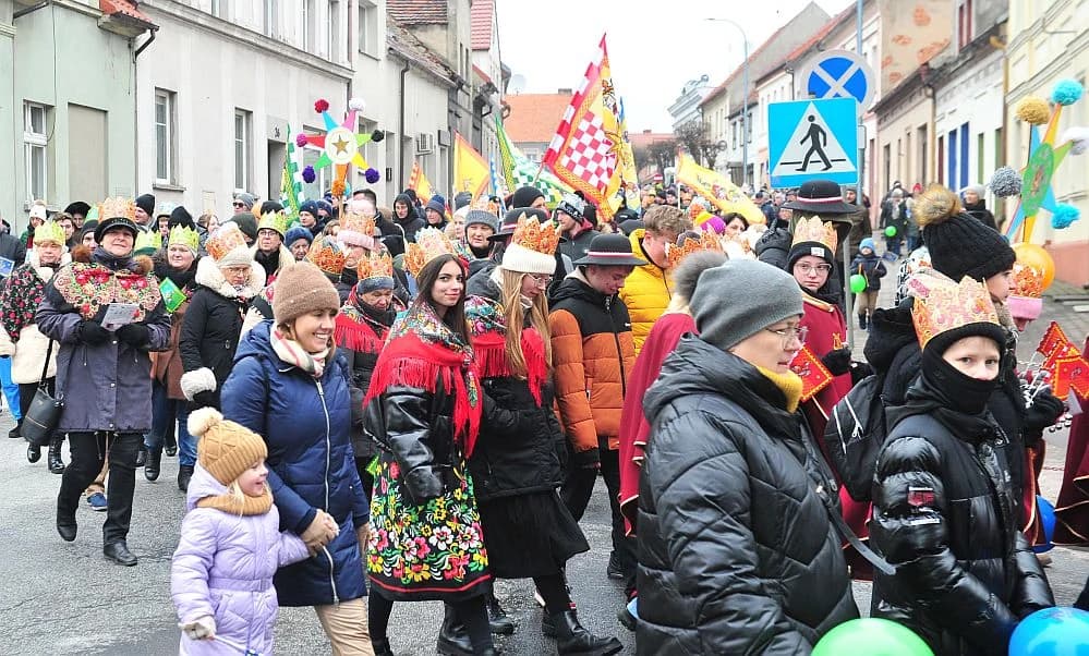 Ulicami Żerkowa przeszedł Orszak Trzech Króli [ZOBACZ ZDJĘCIA, WIDEO]