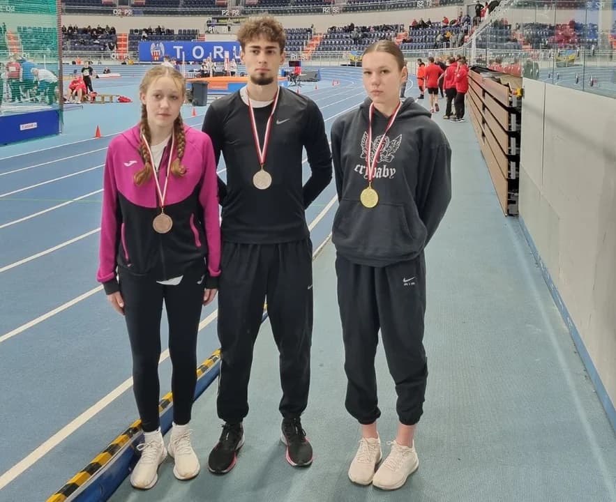 Starsi lekkoatleci Przełaju też z medalami