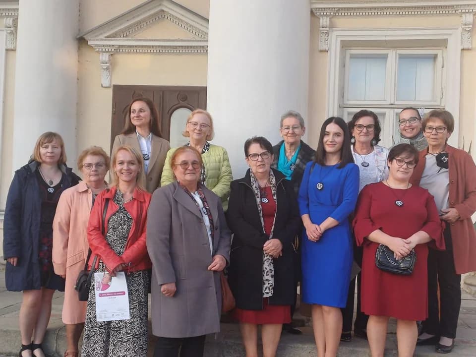 Snutka golińska na wystawie w Śmiełowie. W pałacu podsumowano trzecią edycję kursu hafciarskiego [ZDJĘCIA]