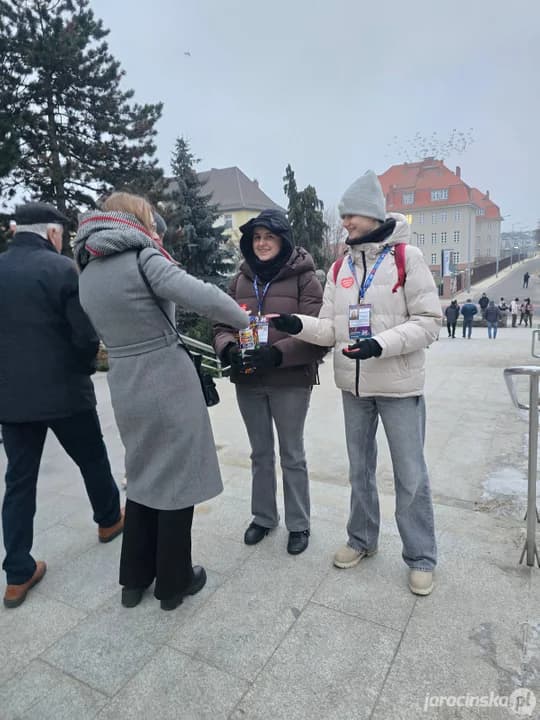 Wolontariusze na ulicach Jarocina.