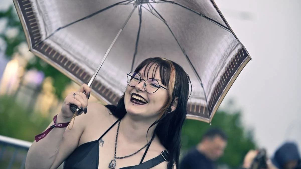 Tak bawiliście w błocie i deszczu podczas pierwszego dnia Jarocin Festiwal 2026