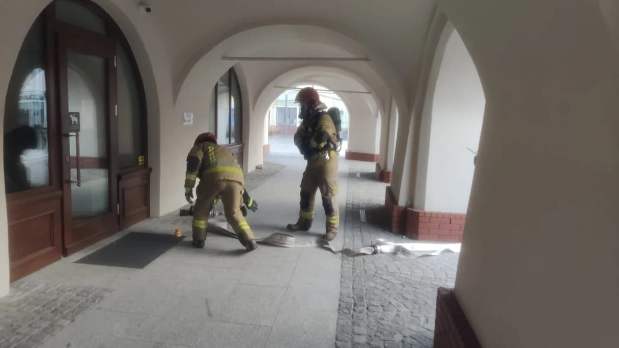 Czterem osobom dym odciął drogę ucieczki — zdjęcie 3 z 27