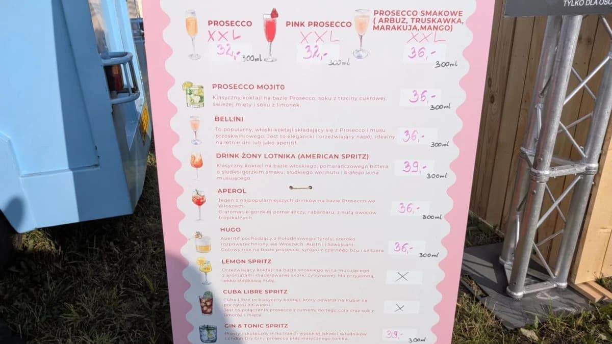Stoisko z prosecco w strefie gastronomicznej na Jarocin Festiwal 2025