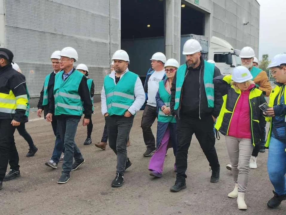 Przewodniczący osiedli i sołtysi z gminy Jarocin w WCR-ze — zdjęcie 2 z 42