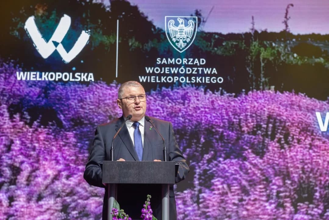 Rocznie produkują 1,8 mln brojlerów. Właściciele gospodarstwa w Kruczynie - Wielkopolskimi Rolnikami Roku 2024. Nominacja dla pszczelarza z Jarocina [ZDJĘCIA]