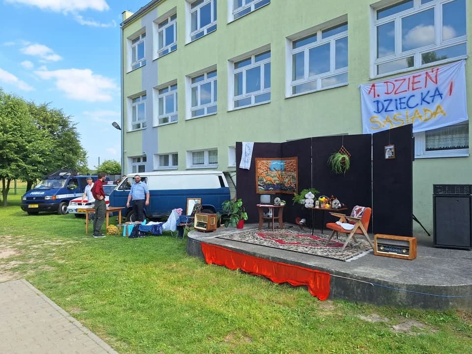 Pierwszy Dzień Sąsiada w Roszkowie w stylu PRL-u