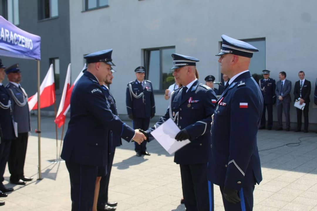 Święto Policji w Jarocinie. Policjanci odebrali awanse, padła ważna zapowiedź na 2027 rok