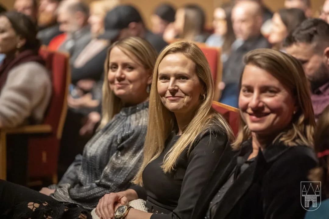 Dwa lata rządów - jaką ocenę dają burmistrzowi mieszkańcy, jaką radni? Jest piątka, ale i jedynka...
