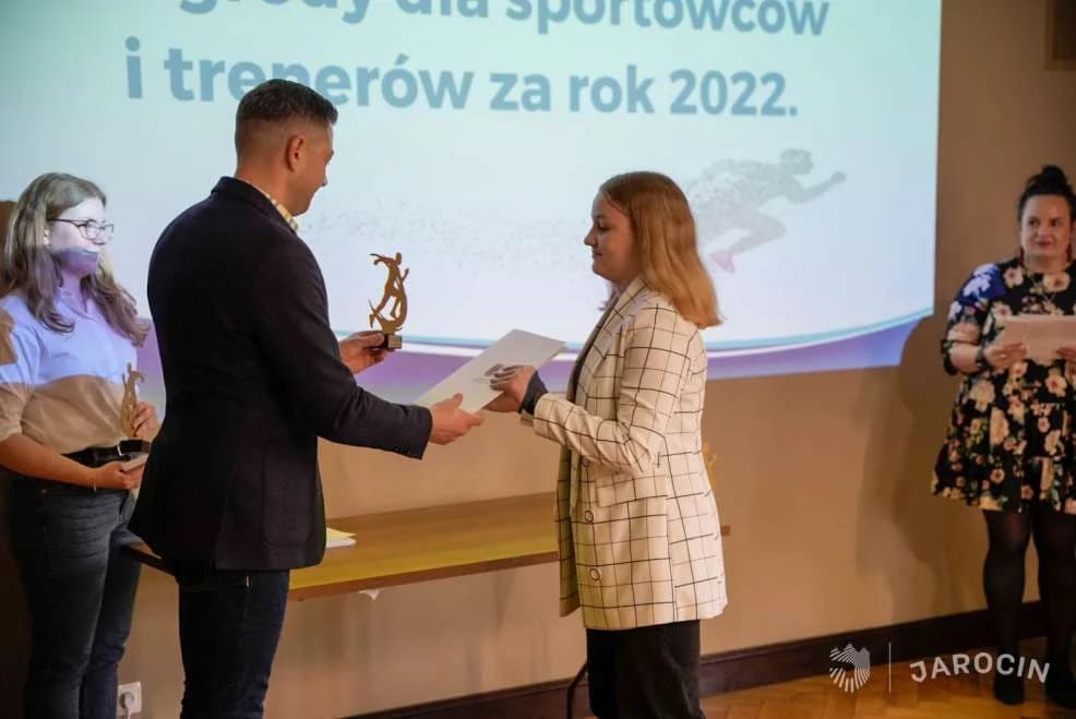 Burmistrz Jarocina przyznał nagrody dla najlepszych sportowców i trenerów za 2022 rok [ZDJĘCIA]