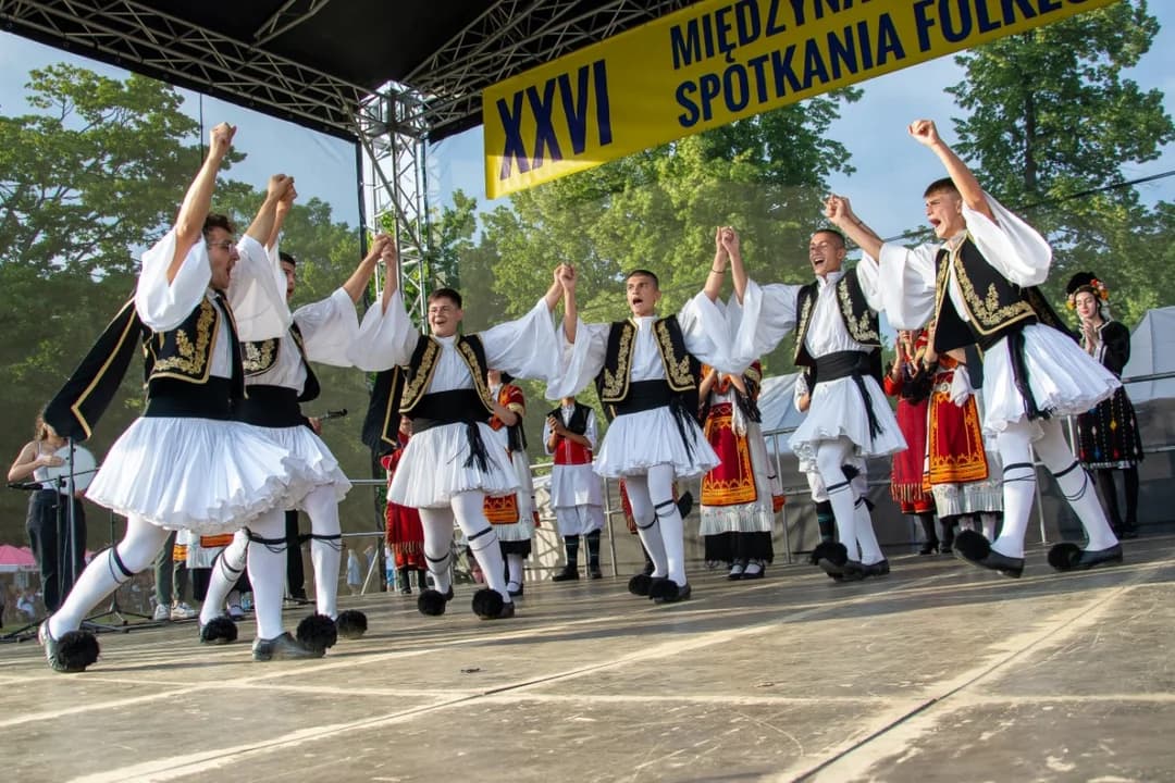 XXVI Międzynarodowe Spotkania Folklorystyczne z finałem w Jarocinie. Grecy dali popis w amfiteatrze [ZDJĘCIA]