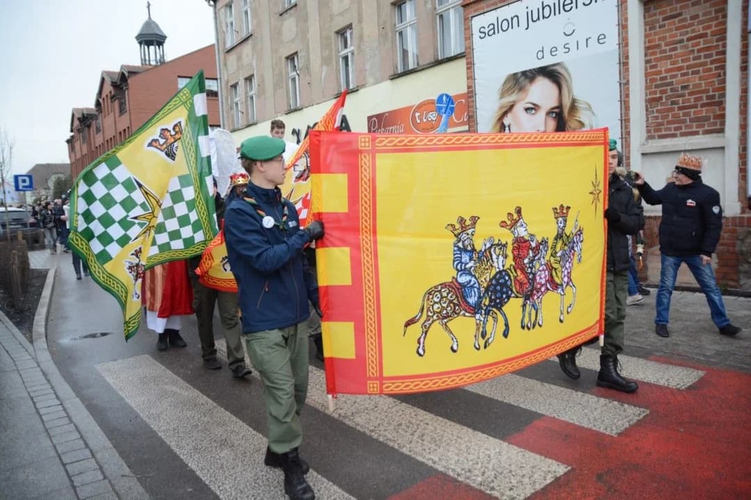 14. Jarocińskie Kolędowanie z Orszakiem Trzech Króli. Najwięcej było przedszkolaków  [ZDJĘCIA]