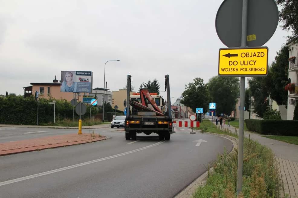 Roboty drogowe w Jarocinie. Zamknięta ul. Wojska Polskiego — zdjęcie 5 z 12