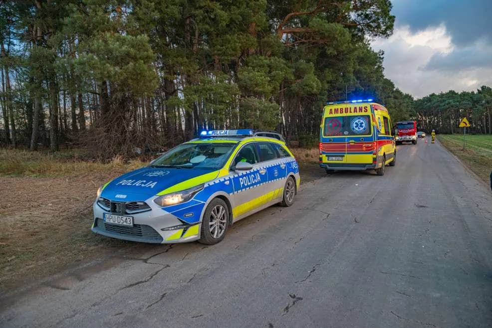 Poważny wypadek w gminie Żerków. Młody chłopak przewrócił się na hulajnodze. Potrzebny był helkopter LPR-u — zdjęcie 5 z 18