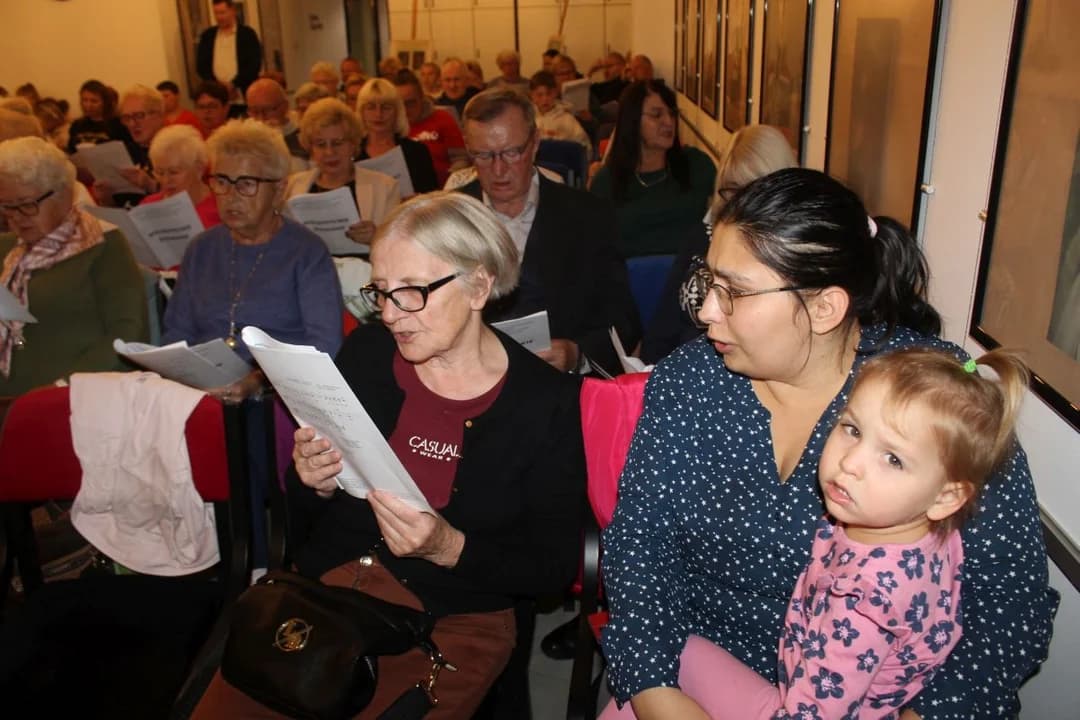 Śpiewająco uczcili Międzynarodowy Dzień Muzyki. Jeden wielki chór w Kamienicy Kultury w Jarocinie [ZDJĘCIA]