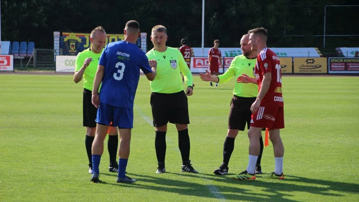 Pomimo ogromnego upału Jarocin zagrał dla Mai Kieliby. W meczu pokazowym zmierzyły się Jarota Jarocin oraz Team Maja