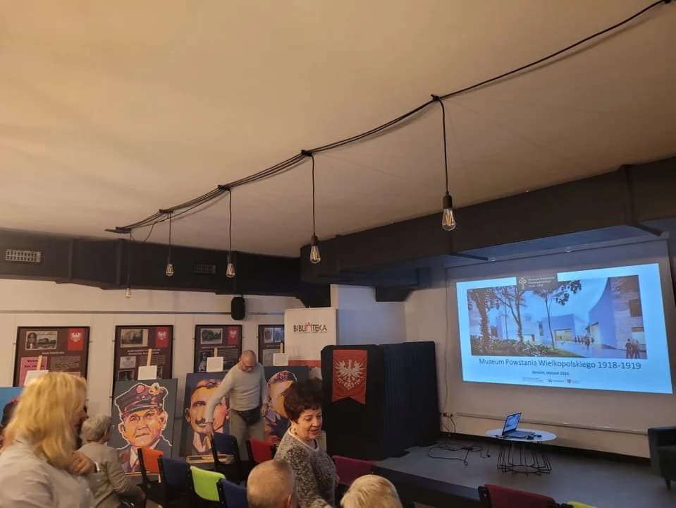 Spotkanie w Jarocinie z Przemysławem Terleckim, dyrektorem Muzeum Powstania Wielkopolskiego — zdjęcie 4 z 21