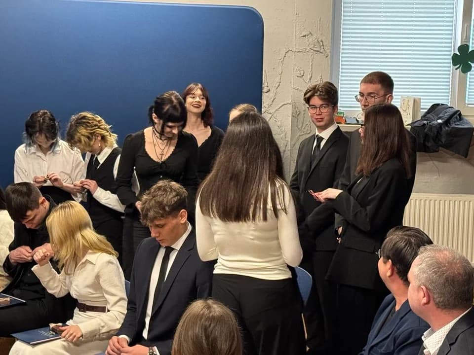 Maturzyści zakończyli naukę w szkołach powiatu jarocińskiego — zdjęcie 2 z 6