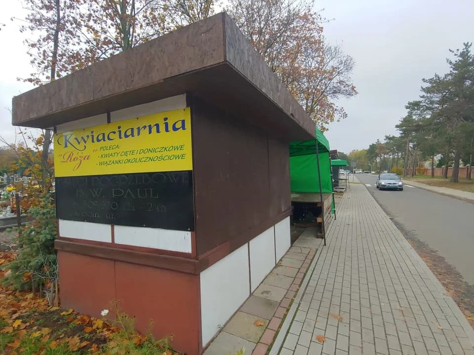 1 listopada na jarocińskich cmentarzach. Zobacz zdjęcia ze Wszystkich Świętych z poprzednich lat [GALERIA] — zdjęcie 5 z 306