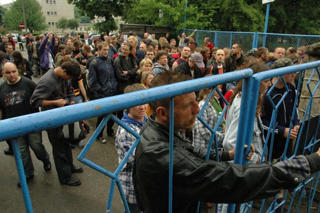 Jarocin PRL Festiwal. Tak odradzał się Festiwal w Jarocinie.  UNIKATOWE ZDJĘCIA sprzed 20 lat [GALERIA] — zdjęcie 3 z 191