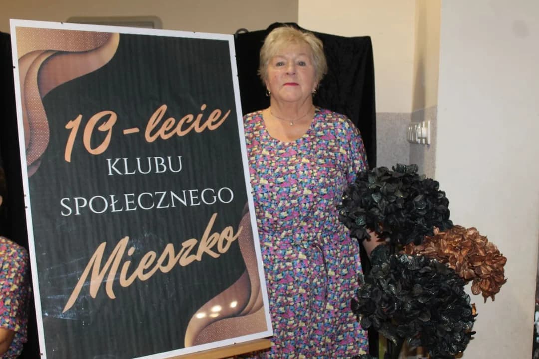 Klub Społeczny "Mieszko" działa w Mieszkowie od 10 lat. Jubileusz świętowano dwoma tortami [ZDJĘCIA] — zdjęcie 6 z 318