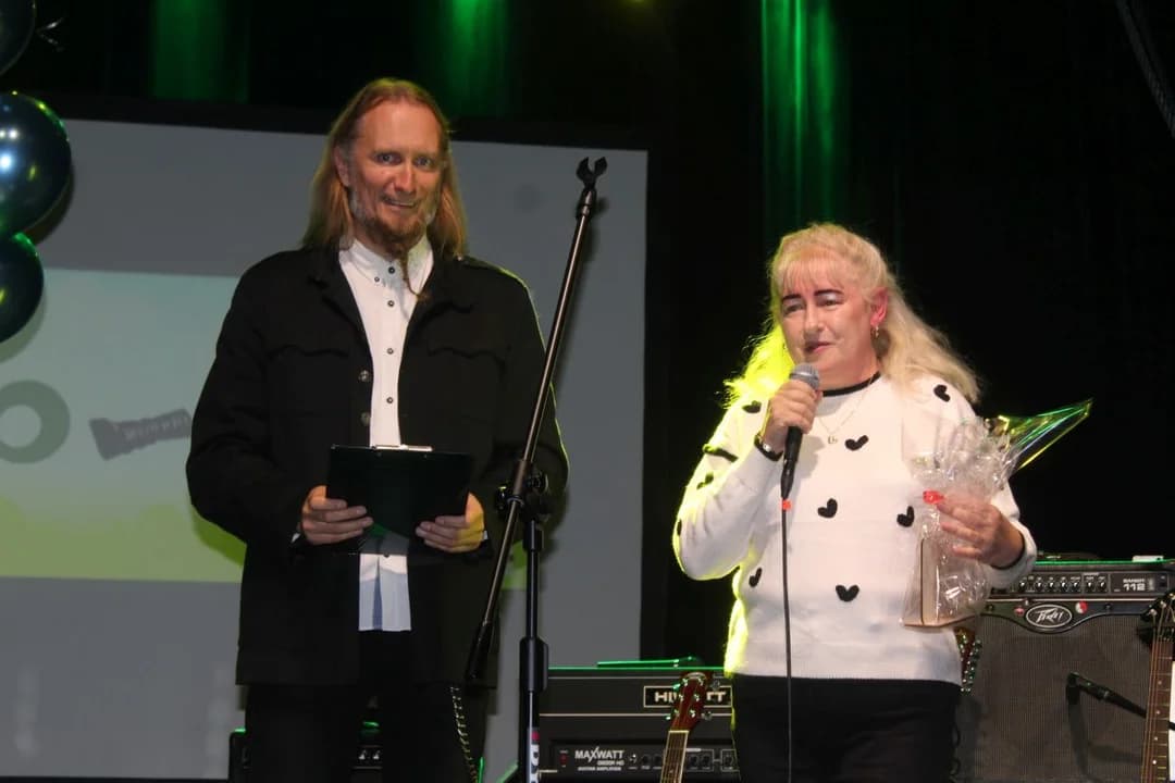 10-lecie zespołu "Pogo-Dni" z Warsztatu Terapii Zajęciowej w Jarocinie. Grupa świętowała razem z przyjaciółmi i "Łowcami Nostalgii" [ZDJĘCIA, WIDEO] — zdjęcie 6 z 130