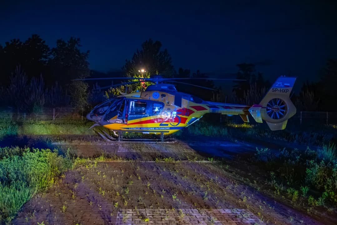 Śmigłowiec LPR lądował w Jarocinie. Pilny transport nastolatki po wypadku — zdjęcie 4 z 10