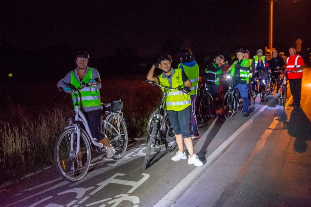 Prawie 30 kilometrów nocnej jazdy. Rajd z RoweLOVE Jarocin [ZDJĘCIA]
