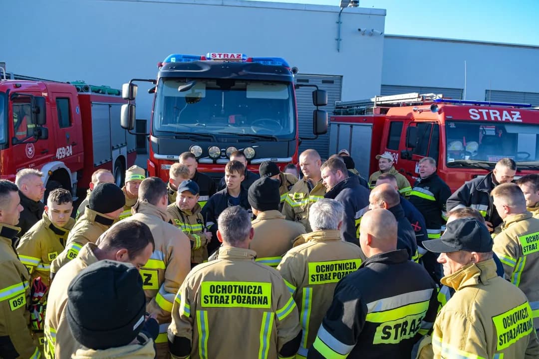 14 zastępów OSP na terenie Wielkopolskiego Centrum Recyklingu. Co się działo? [ZDJĘCIA] — zdjęcie 6 z 99