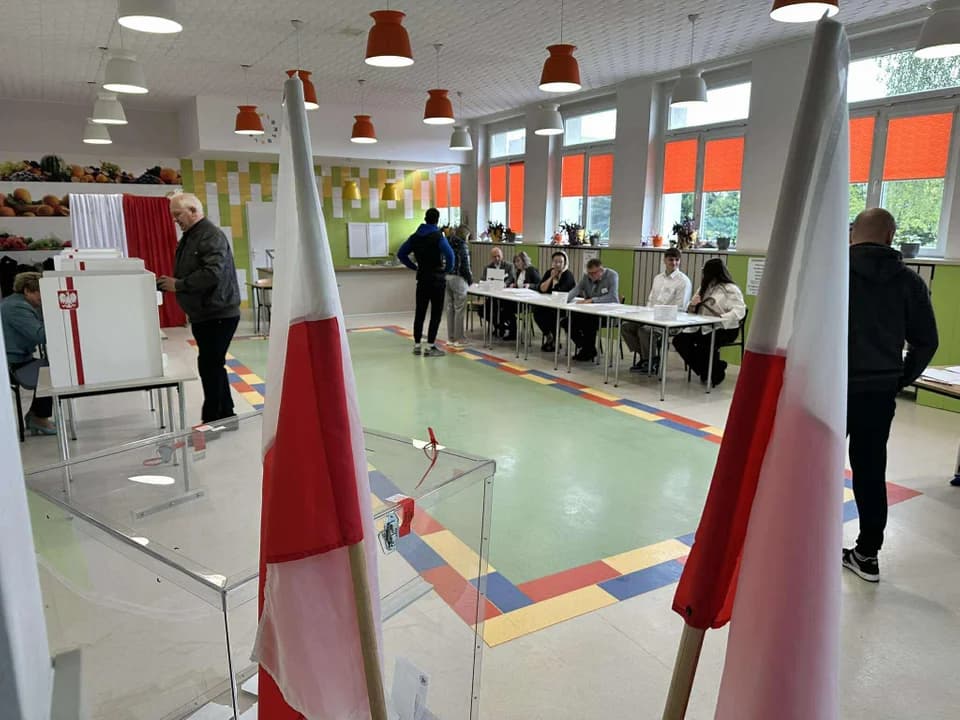 Wybory prezydenckie 2025. Mieszkańcy Jarocina i okolic głosują [ZDJĘCIA] — zdjęcie 2 z 16
