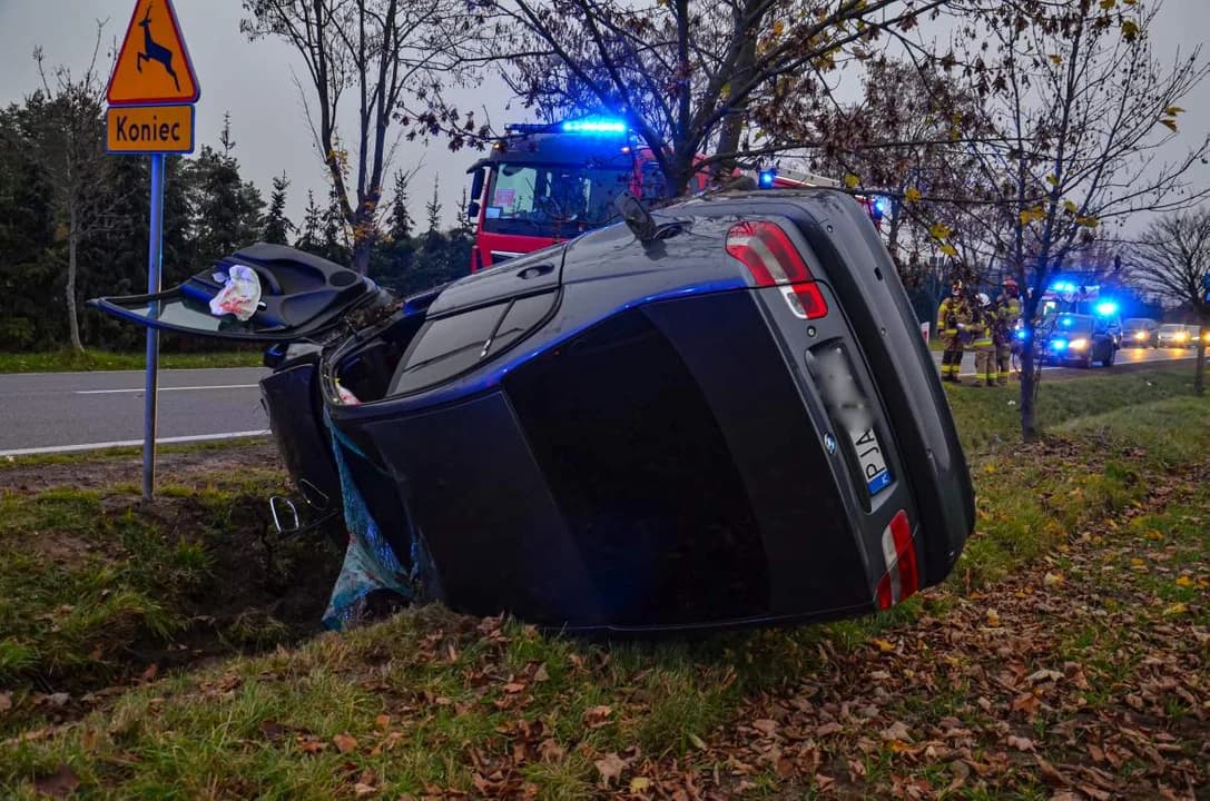 Auto wypadło z drogi w Bachorzewie. Są ranni