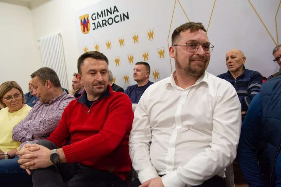 O ruchu aut na rynku w Jarocinie dyskutowano na spotkaniu w ratuszu. Jakie będą skutki tej dyskusji? [ZDJĘCIA, SONDA]