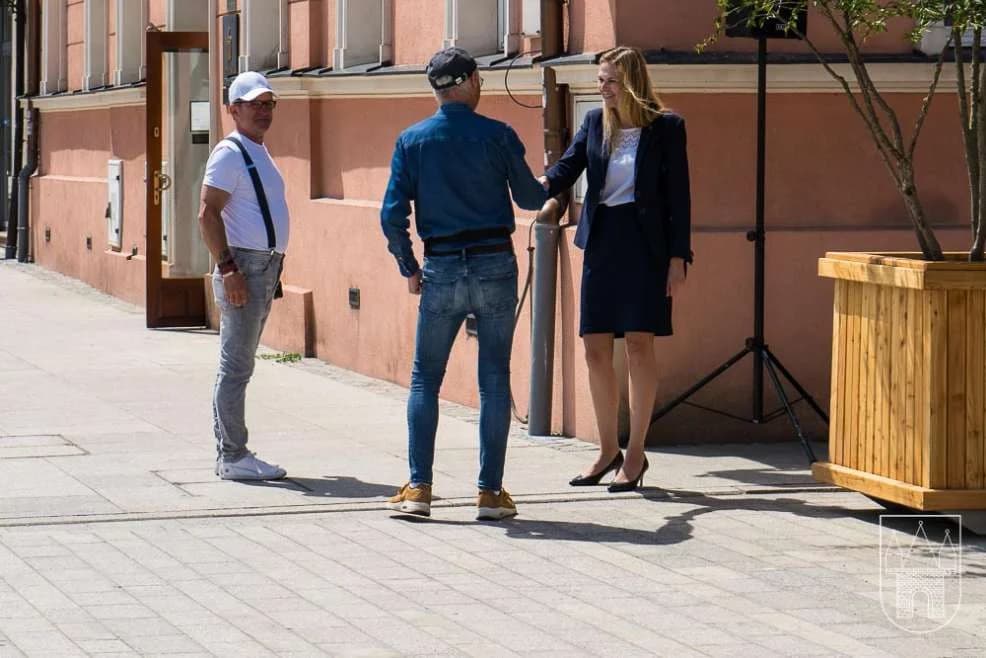 Dwa lata rządów - jaką ocenę dają burmistrzowi mieszkańcy, jaką radni? Jest piątka, ale i jedynka...
