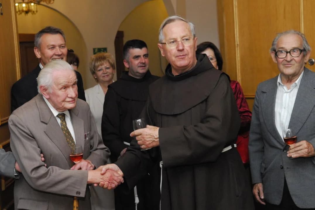Tablica pamiątkowa dla ojca Sylwina w Jarocinie. Zbiórka funduszy we franciszkańskiej parafii